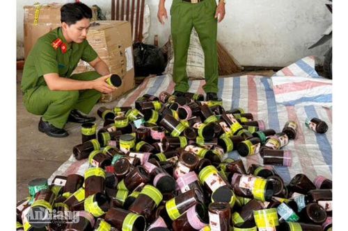An Giang phát hiện 740 hộp mỹ phẩm nghi giả mạo xuất xứ