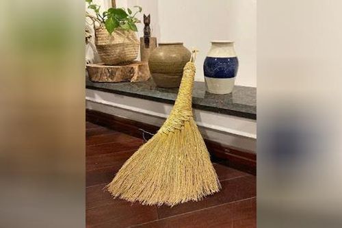 Hoài niệm chổi rơm