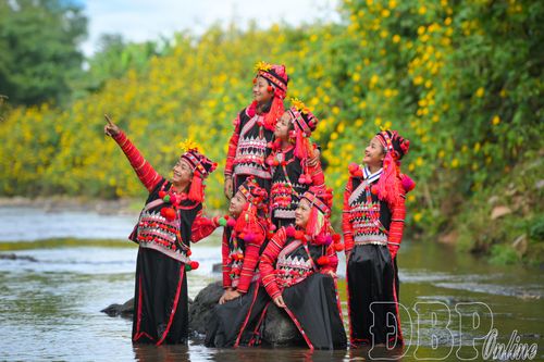 Trải nghiệm cực Tây