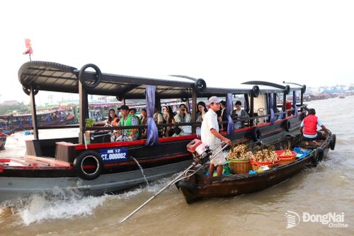 Ði chợ nổi Cái Răng