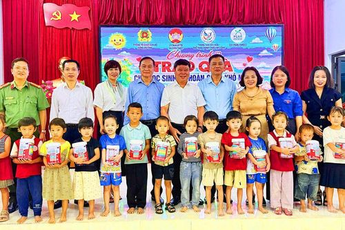 Tiếp sức ước mơ giảng đường cho học sinh nghèo xã Kiến Thiết