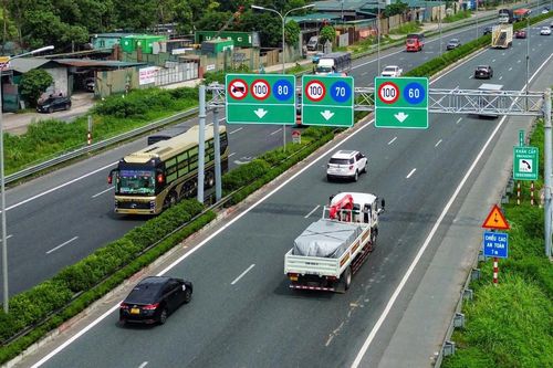 Thí điểm làn riêng để vượt xe trên cao tốc: Tài xế đi thế nào cho đúng?
