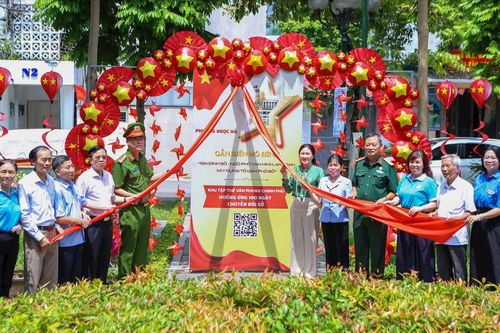 Phường Ngọc Hà gắn biển mô hình gia đình số