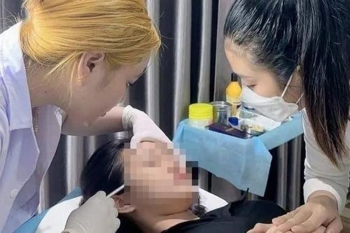 Tôi đi làm... thẩm mỹ (!?)