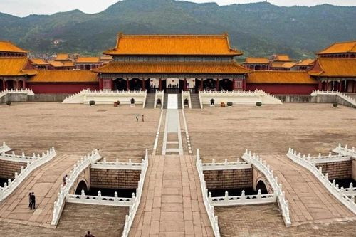 Cảnh tượng khác lạ ở 'Hollywood của Trung Quốc'
