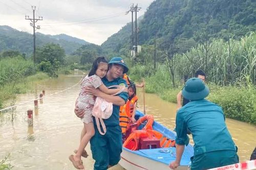 Mưa lớn, dông lốc khiến nhiều nhà dân ở Cao Bằng bị thiệt hại
