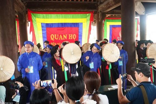 Giáo viên kiều bào tìm về cội nguồn, đắm mình trong những làn điệu Quan họ
