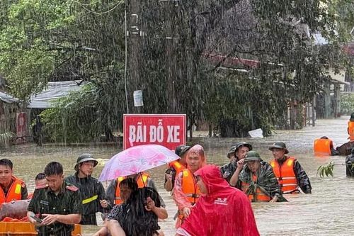 Nước lũ dâng ngập nóc nhà, hàng nghìn người dân Lạng Sơn chạy lũ