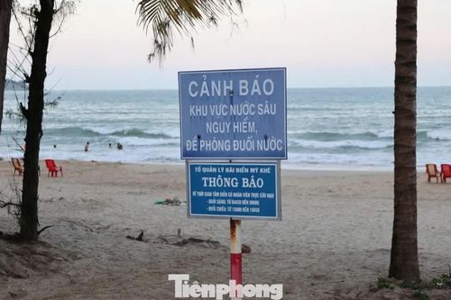 Kịp thời cứu 5 học sinh rơi vào rãnh sâu khi tắm biển Mỹ Khê