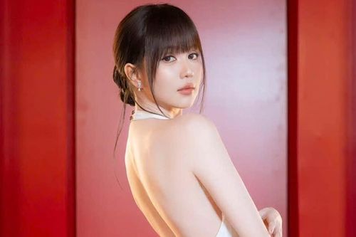 Hoa hậu Hà Kiều Anh trẻ đẹp tuổi 50, diễn viên Ngọc Trinh khoe dáng quyến rũ