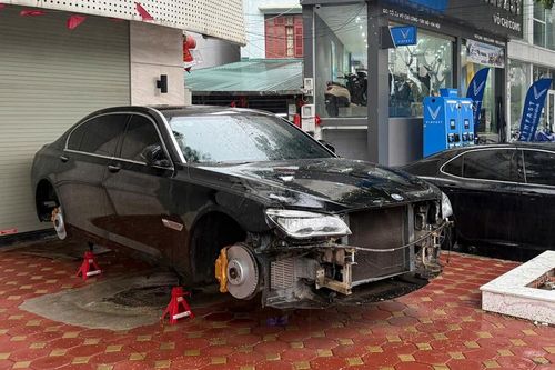 Clip: Mang xe cải tiến đi trộm mâm lốp ô tô BMW ở Hà Nội