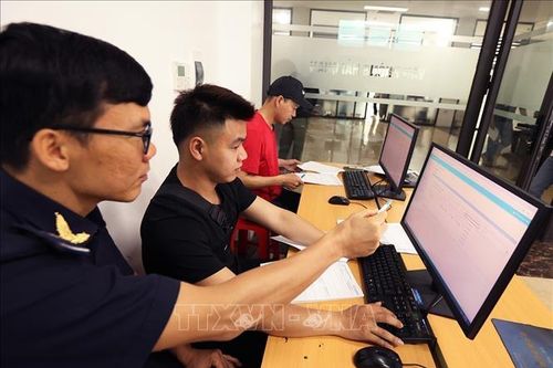 Hải quan gỡ vướng cho doanh nghiệp, tạo thuận lợi thương mại qua biên giới