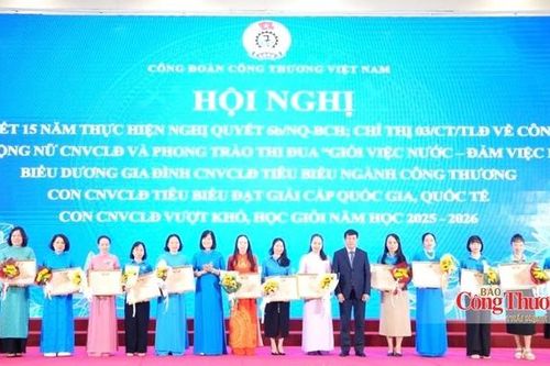 'Giỏi việc nước, đảm việc nhà': Dấu ấn cống hiến của phụ nữ Công Thương