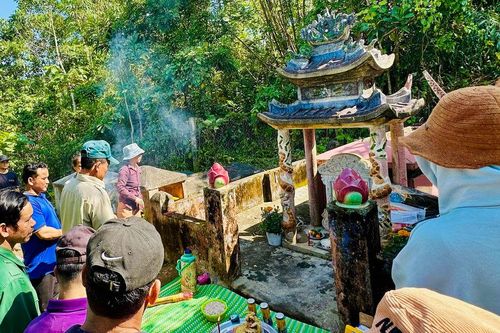 Người Ve 'xé rào' hủ tục