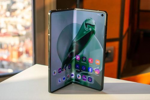 ChatGPT dành cho thanh thiếu niên, Motorola ra smartphone gập tại Việt Nam