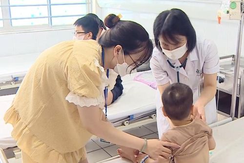 Nhiều trẻ mắc Adeno virus diễn biến nặng do tự điều trị