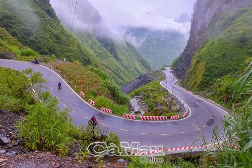 Mây giữa lưng đèo