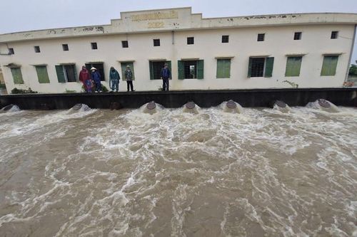 Xã Phú Xuyên tăng cường ứng trực, chủ động phòng ngừa ngập úng