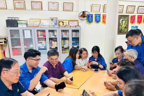 Người trẻ cần tỉnh táo trước các 'làn sóng' trên không gian mạng