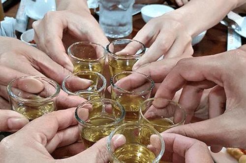 Phân biệt say rượu với ngộ độc methanol