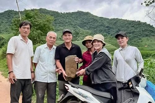 Câu chuyện khó tin về một tấm bia liệt sĩ