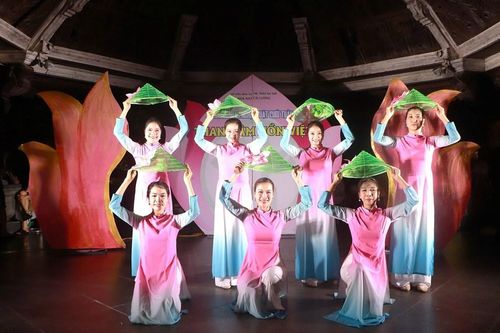 Cải lương ngân vang giữa lòng Thủ đô