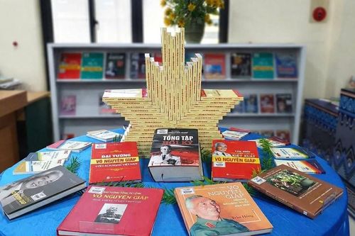Trưng bày sách kỷ niệm 115 năm Ngày sinh Đại tướng Võ Nguyên Giáp