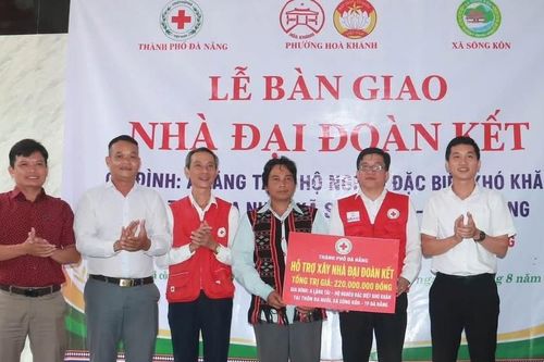 Chung tay sẻ chia, tiếp sức người dân và học sinh khó khăn