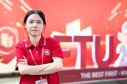 Thủ khoa toàn quốc 2026 cùng mẹ tới nhập học tại Trường ĐH Ngoại thương