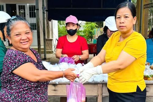 Góp công, góp sức giữ lửa bếp yêu thương