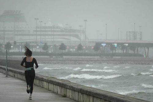 Bão đổ bộ vùng Baltic, nửa triệu người bị mất điện