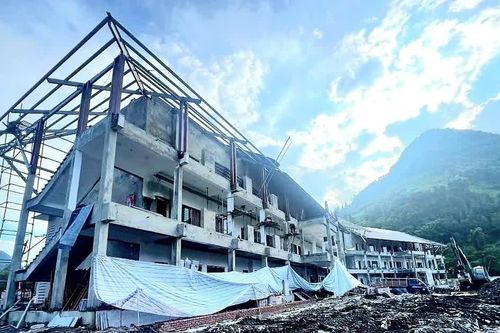 Chạy đua với thời gian dựng trường vùng biên