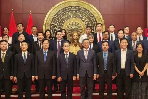 Bí thư Trung ương Đảng, Chánh Tòa án Nhân dân tối cao Nguyễn Văn Quảng thăm, làm việc với Đại sứ quán Việt Nam tại Trung Quốc