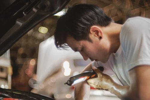Những thói quen xấu rút ngắn tuổi thọ dầu xe