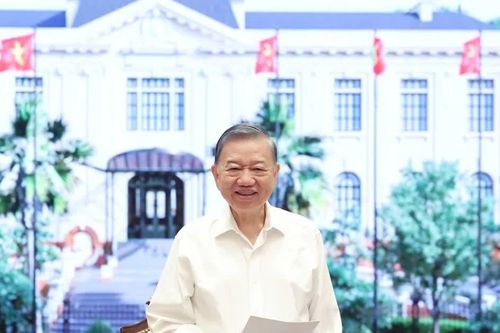 Không đồng nhất nhân tài với người có bằng cấp cao, thâm niên công tác