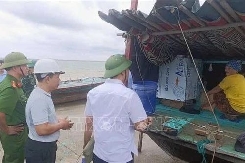 Ảnh hưởng bão số 4: Vùng ven biển Quảng Ninh, Hưng Yên, Hải Phòng có gió mạnh, sóng cao