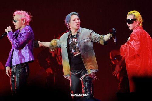 BIGBANG phô diễn 3 màu sắc solo trong concert kỷ niệm 20 năm