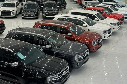 Áp lực kép với doanh nghiệp bán lẻ ô tô