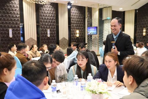 Gần 80 học viên tham gia tập huấn nghiệp vụ nhà hàng