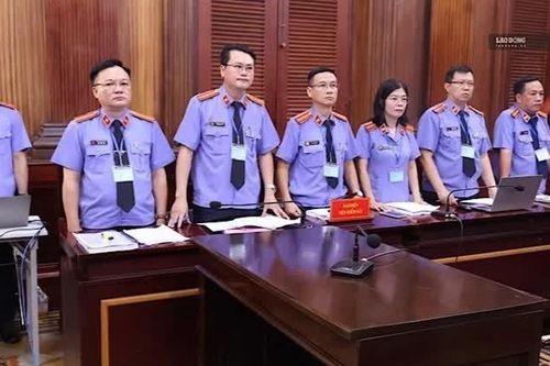 Viện kiểm sát đề nghị tuyên phạt ca sĩ Chi Dân 7-8 năm tù