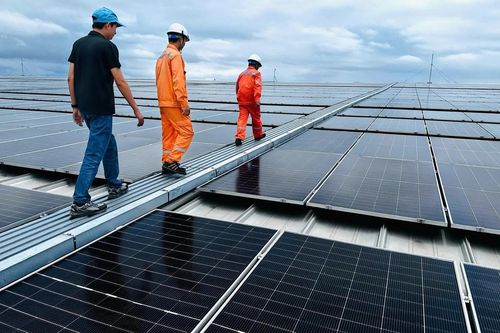 Người dân lắp điện mặt trời bán điện dư còn thấp, EVN nói gì?