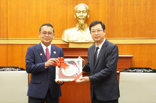 Đoàn đại biểu Mặt trận Viêng Chăn chào xã giao MTTQ Việt Nam