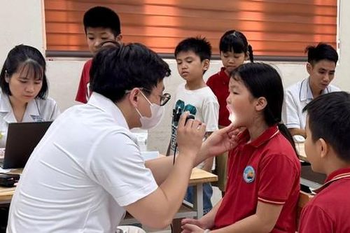 Từ khám sức khỏe học đường đến quản lý sức khỏe học sinh lâu dài
