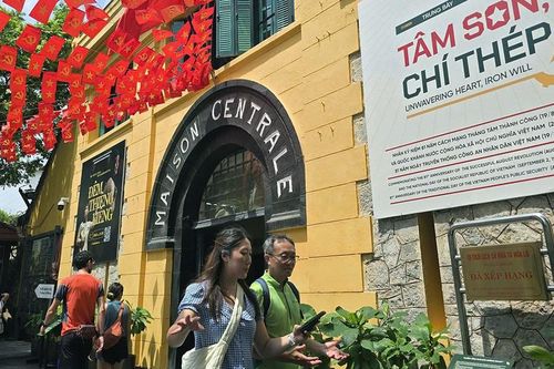 'Tâm son, chí thép' thu hút người dân Thủ đô