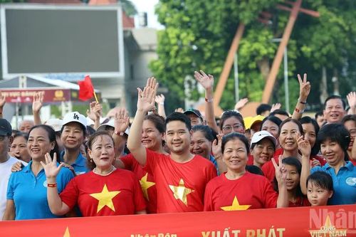 Tuyên Quang: 4.500 người tham gia chương trình 'Cùng Việt Nam tiến bước'