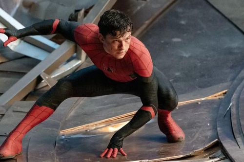 Một mình 'Người Nhện' cứu Hollywood