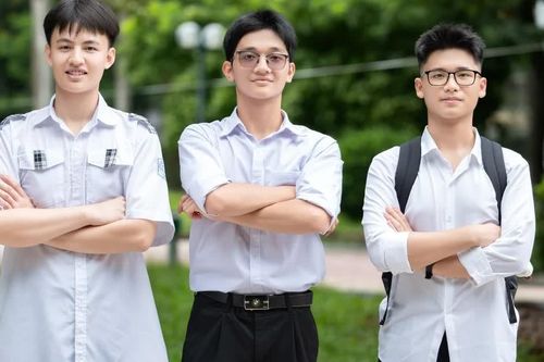 Ba 'cao thủ' kỳ thi TSA cùng nhập học Bách khoa Hà Nội, được thưởng iPhone, iPad khi vừa đến trường