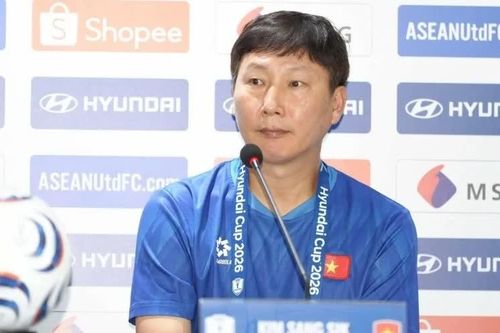 HLV Kim Sang-sik kỳ vọng Đình Bắc 'xé lưới' Thái Lan