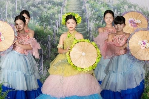 Hơn 200 mẫu nhí bước vào 'khu vườn diệu kỳ' của Shining Moments 2026