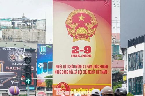 Hà Nội rực rỡ sắc đỏ trước ngày Quốc khánh 2/9